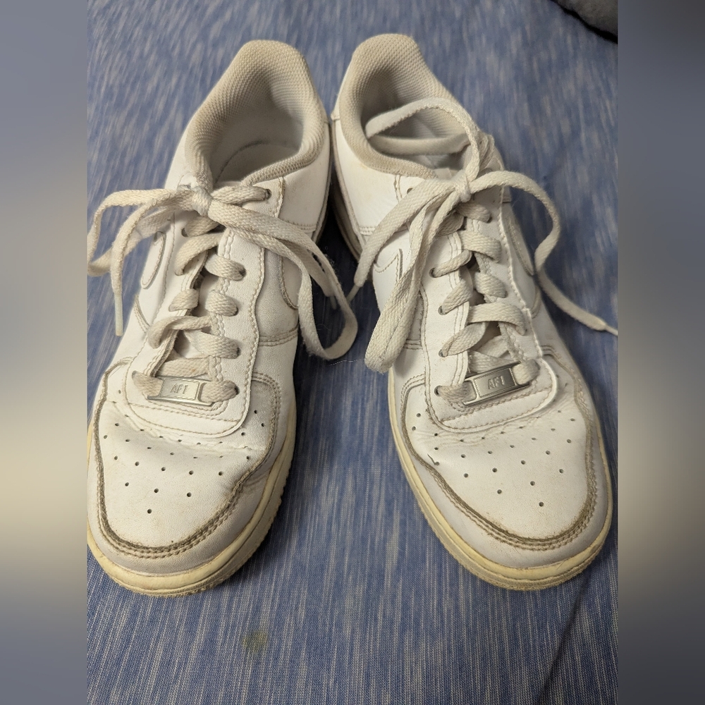 Nike White Air Force 1 Low Top Sneakers Size US 5Y/UK 4.5/EUR 37.5 Basketball